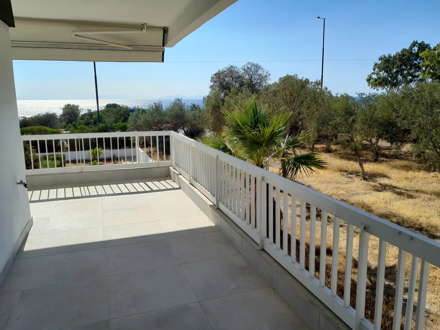 2 - vente appartement pieds dans l'eau saronida attique grèce