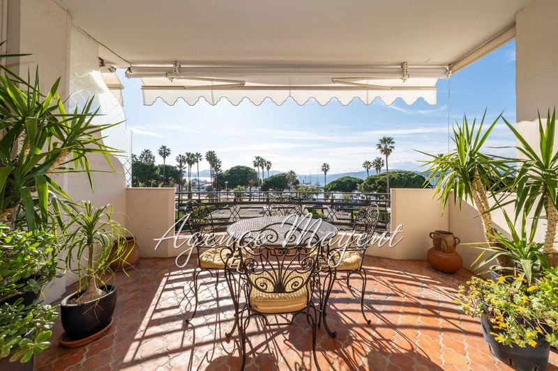 Apartamento vista al mar con terraza