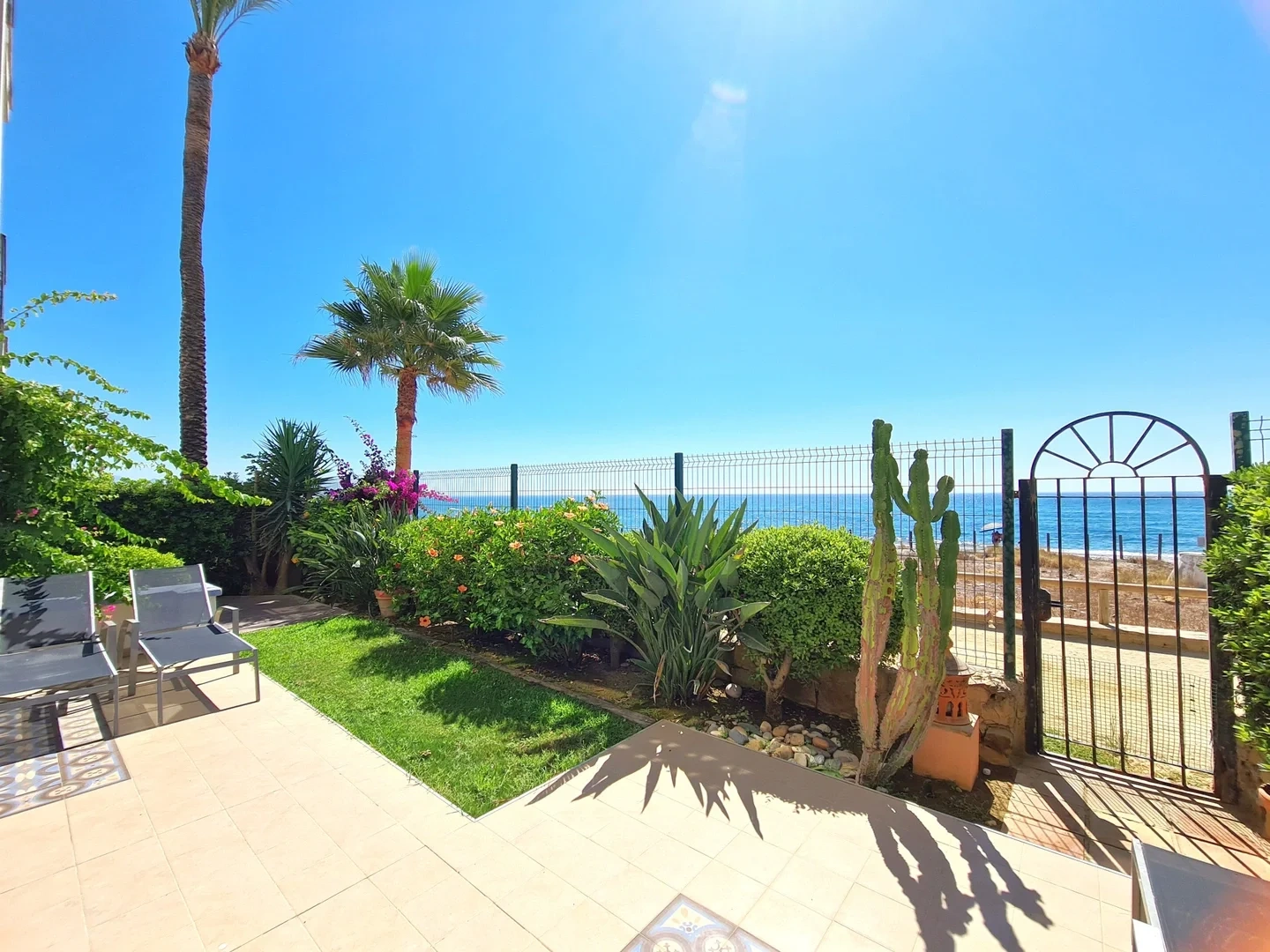 1 - vente appartement pieds dans l'eau casares - costa del sol andalousie espagne