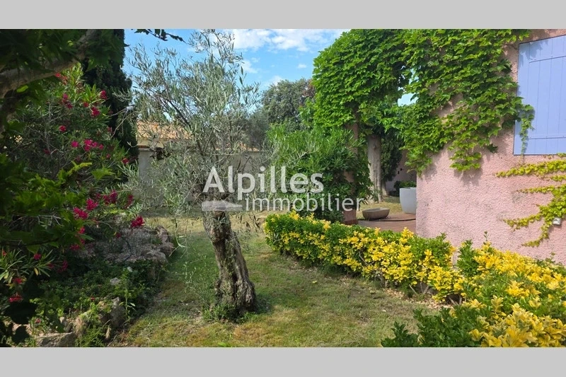 2 - house for sale in aureille bouches-du-rhône france