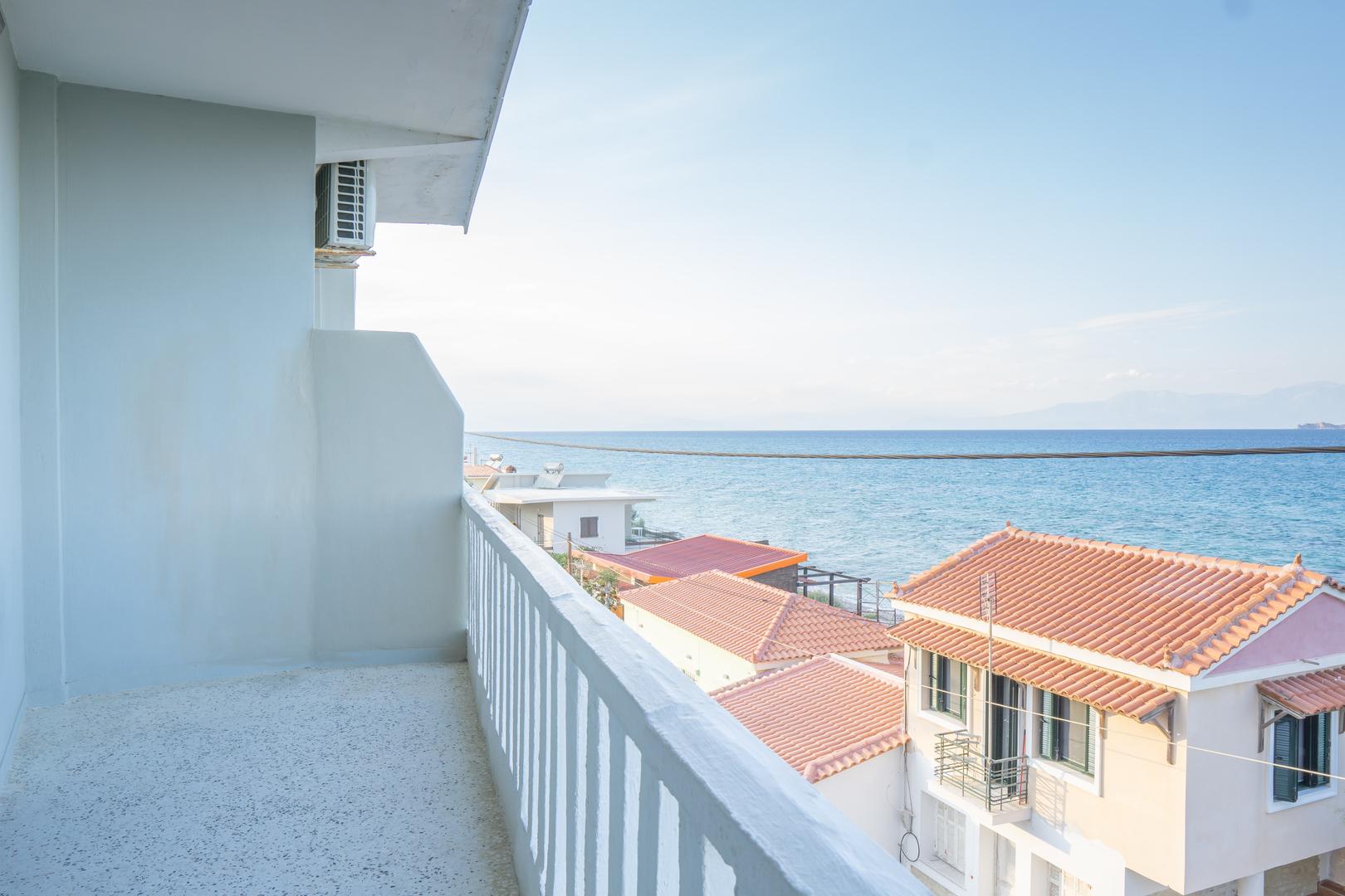 2 - vente appartement pieds dans l'eau perigiálion péloponnèse grèce