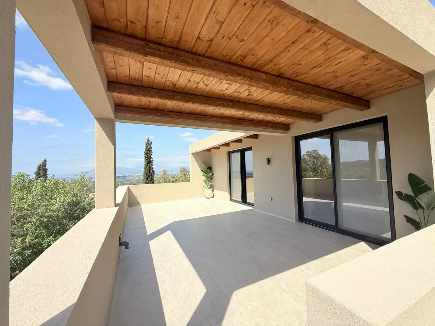 3 bedroom sea view house with swimming pool