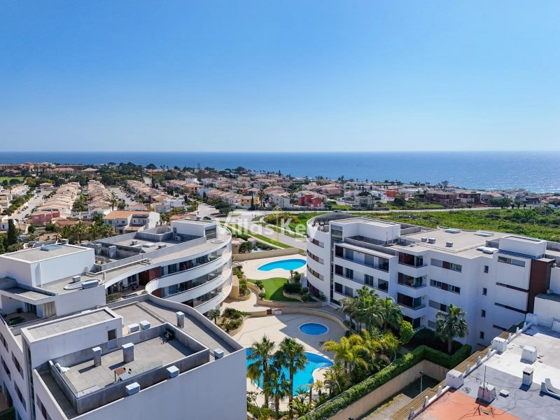 Apartamento vista al mar con piscina