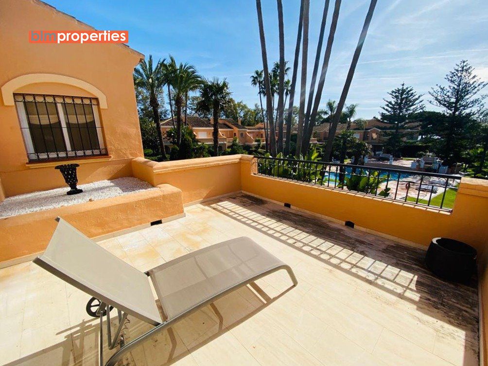 House for sale in Estepona Costa del sol of 220 m²