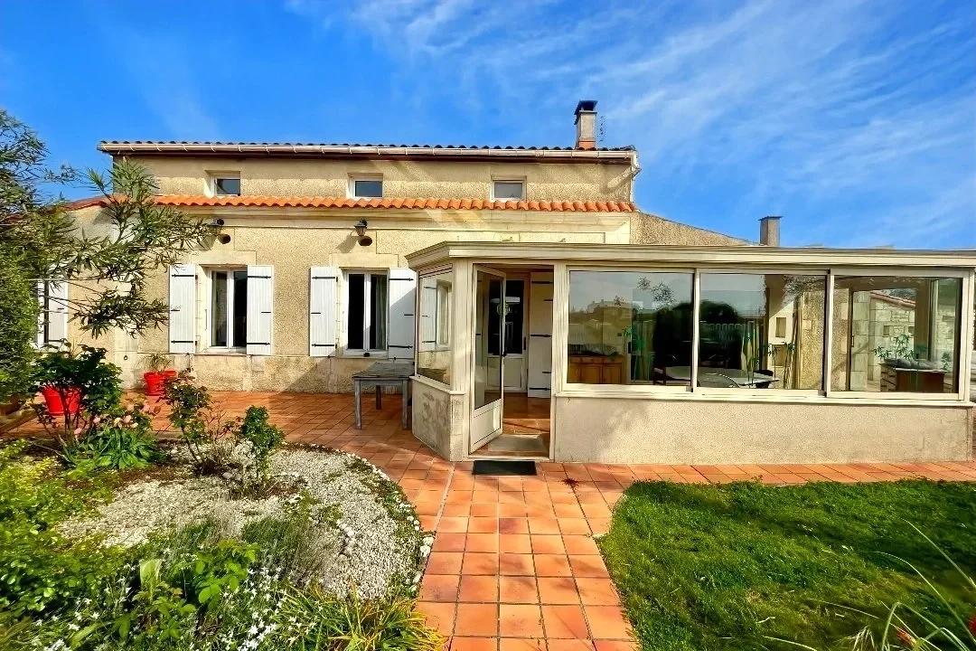1 - vente maison trizay charente-maritime france