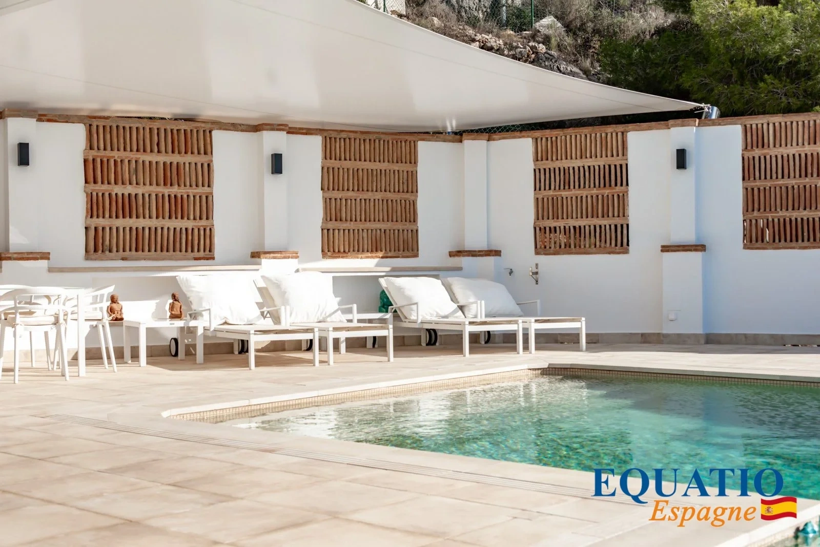 Casa vista al mar con piscina