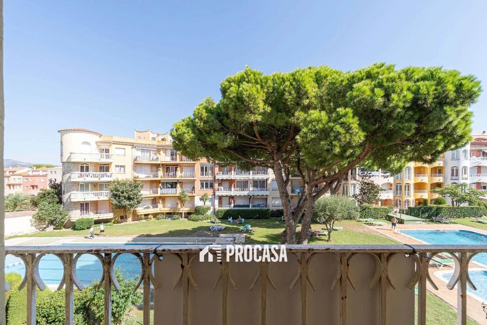 2 - verkoop appartement strand to voet empuriabrava catalonia spanje