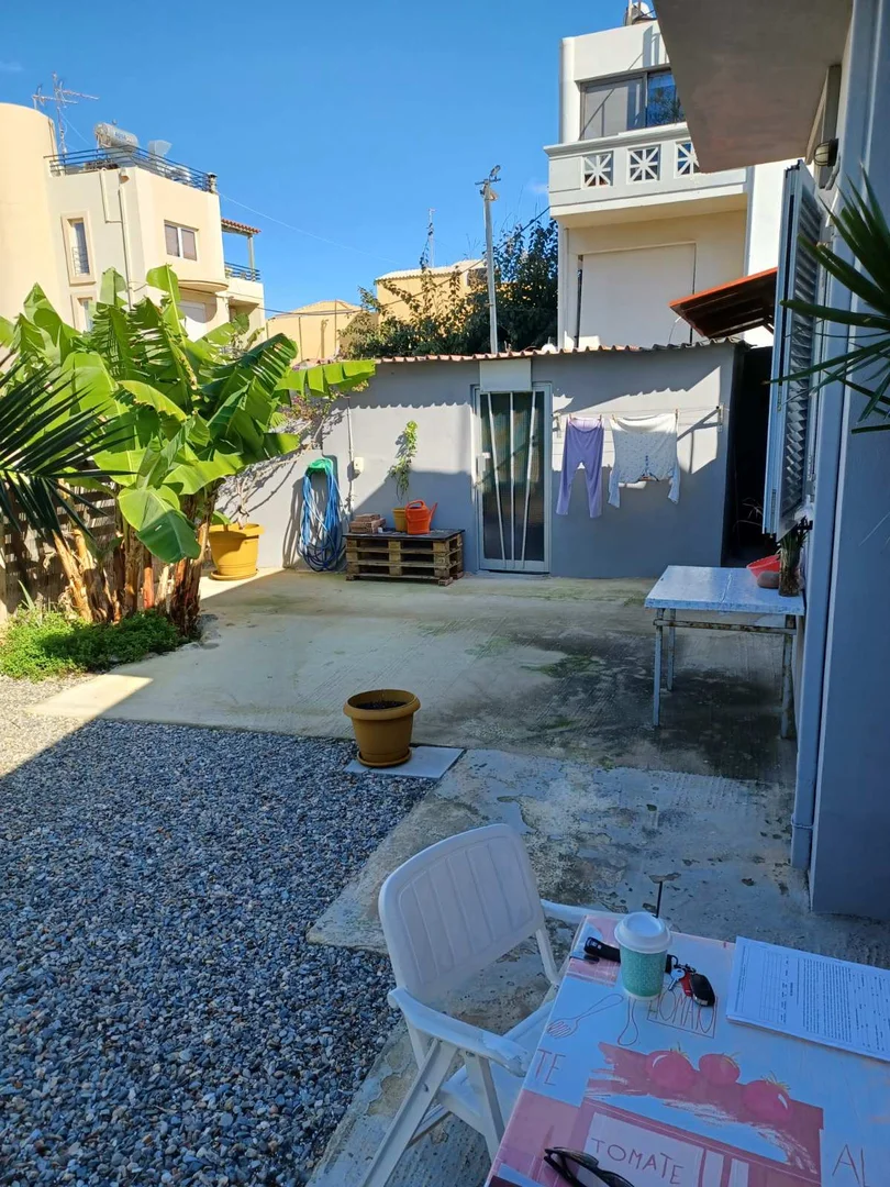 2 - venda espaço comercial frente ao mar agía marína creta grécia
