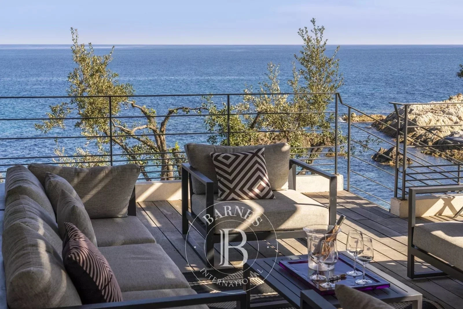 1 - waterfront villa for vacation rentals in sari-solenzara corsica (south) france