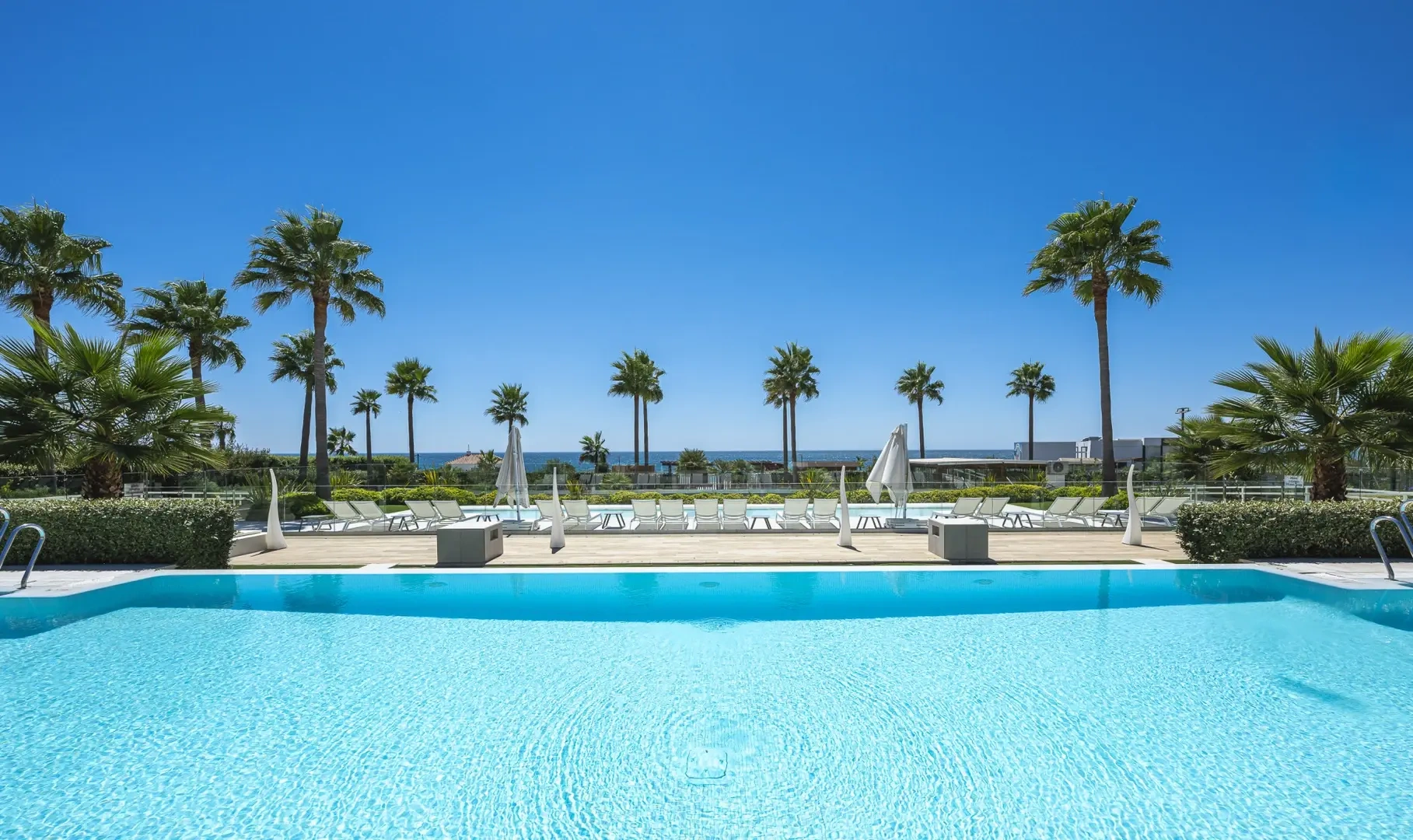 1 - verkauf wohnung direkt am wasser estepona - costa del sol andalusien spanien