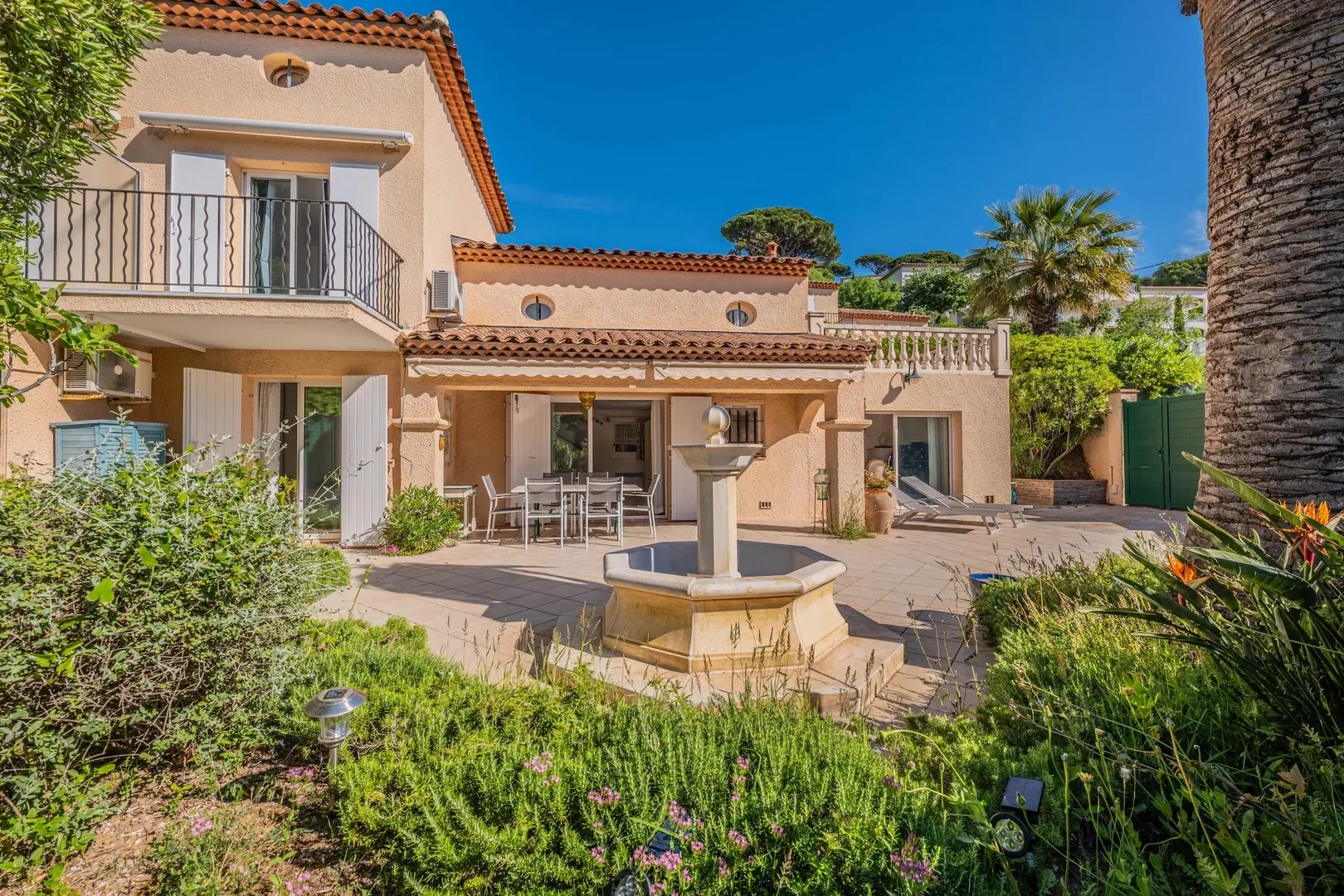 3 bedroom sea view house with terrace