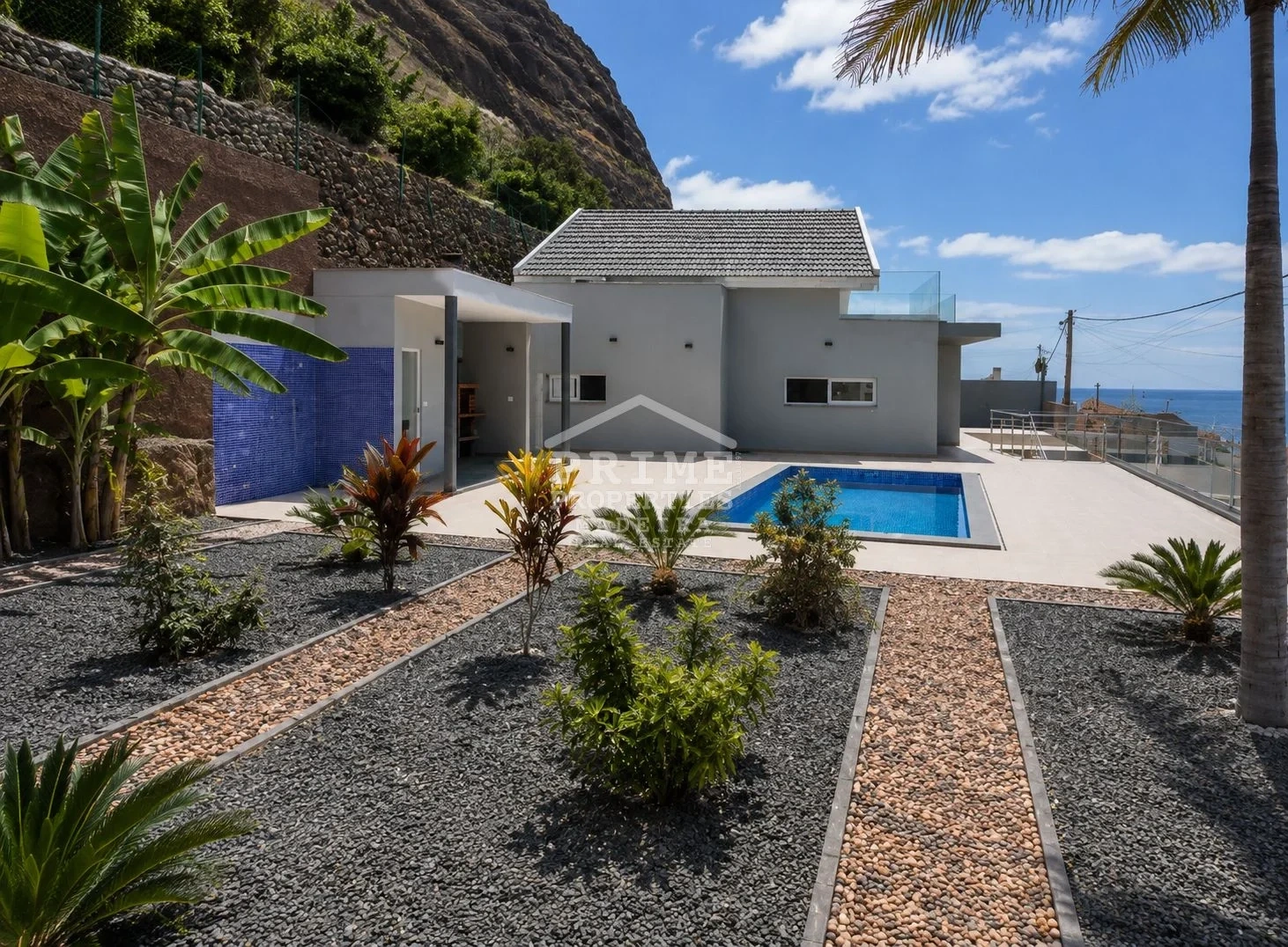 1 - vente maison pieds dans l'eau calheta madère portugal
