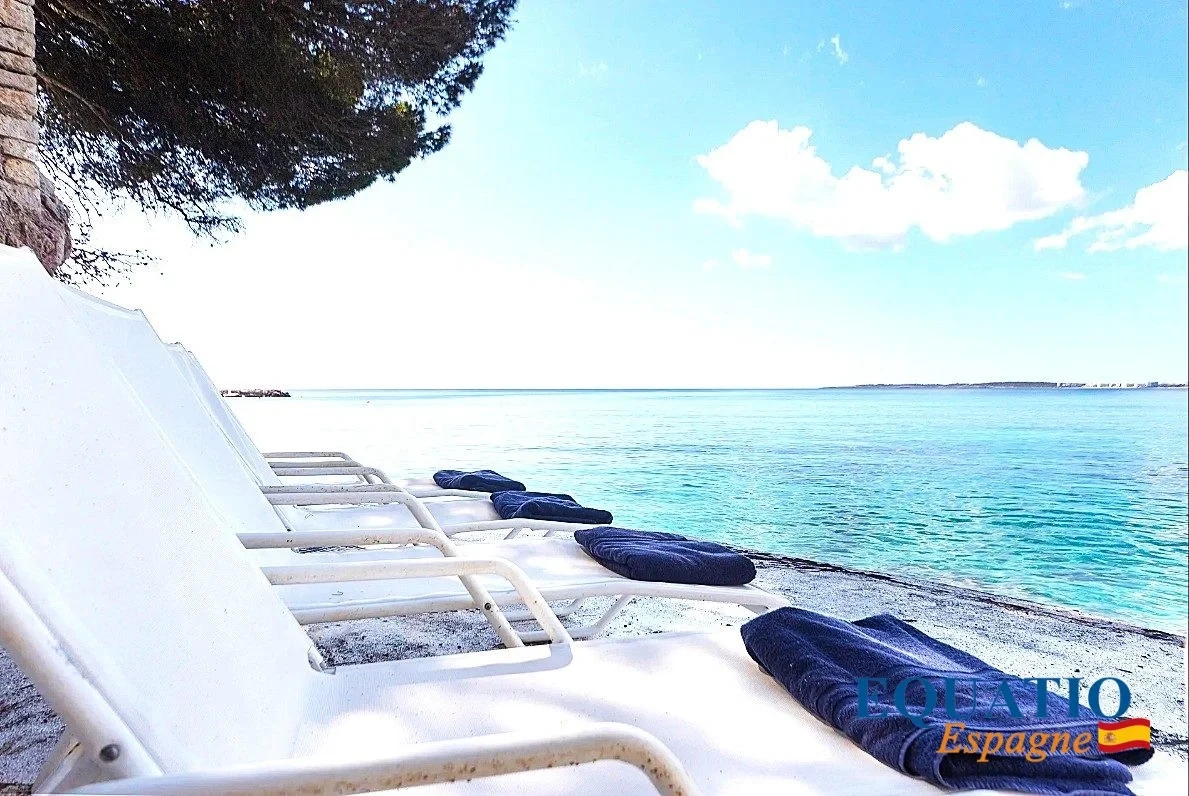 Casa vista al mar con piscina