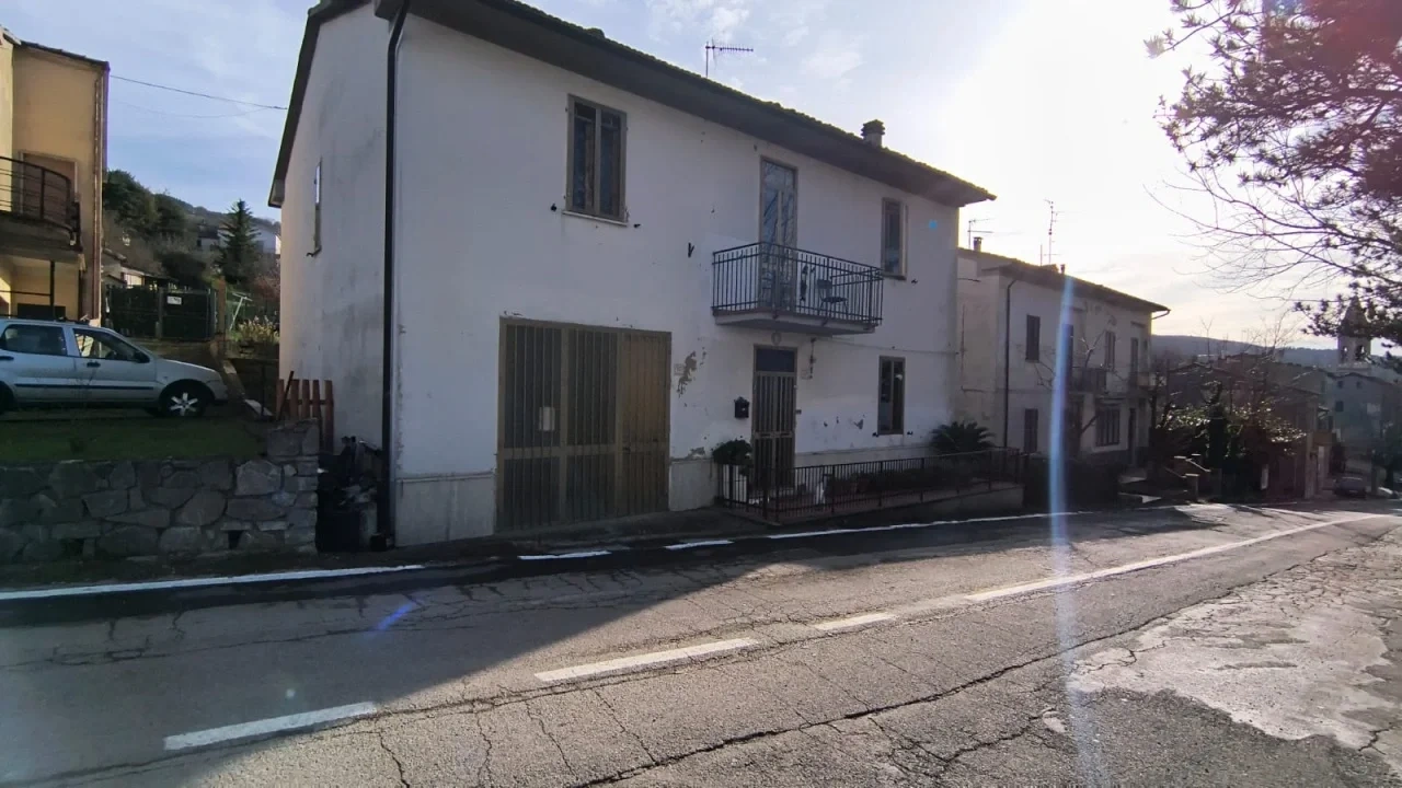 1 - venta casa castell'azzara toscana italia