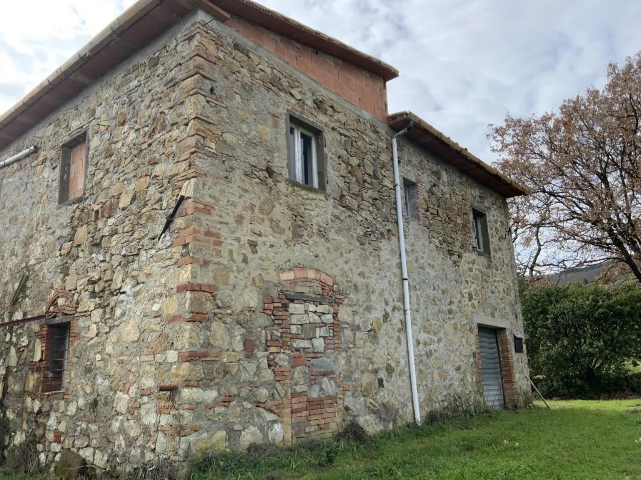 2 - venta propiedad lajatico toscana italia