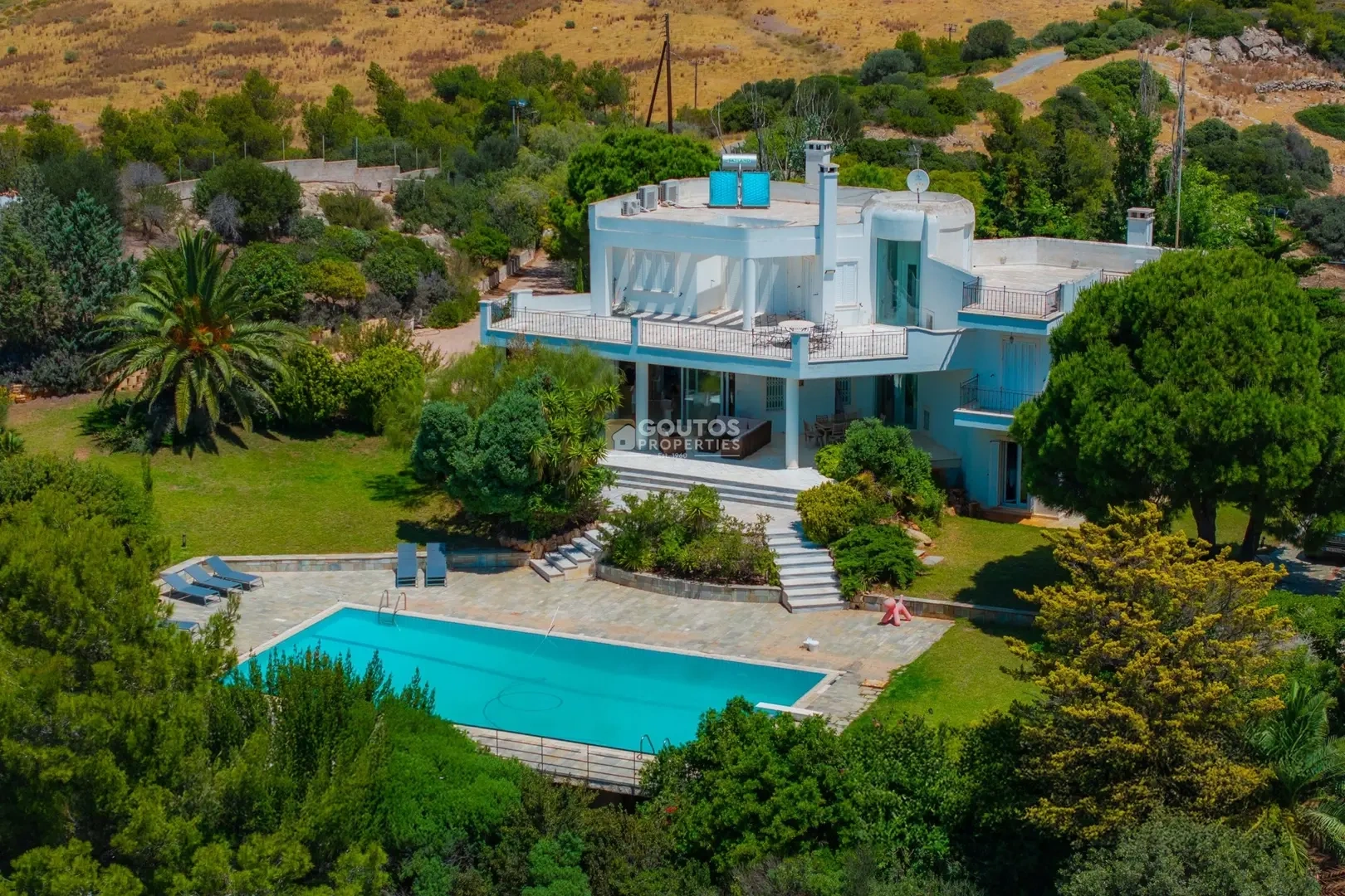 Casa vista al mar con piscina