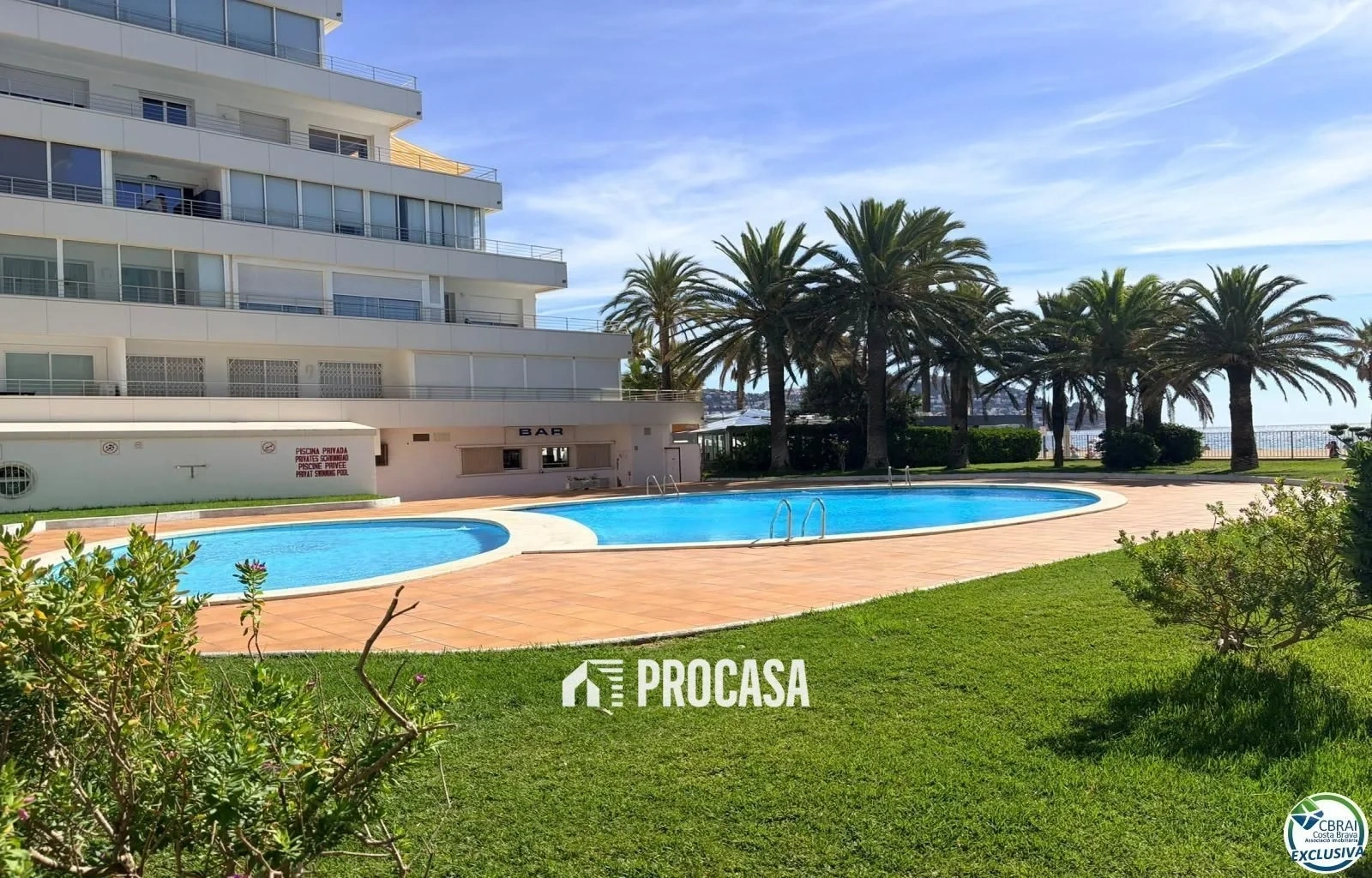 2 - vente appartement pieds dans l'eau roses catalogne espagne