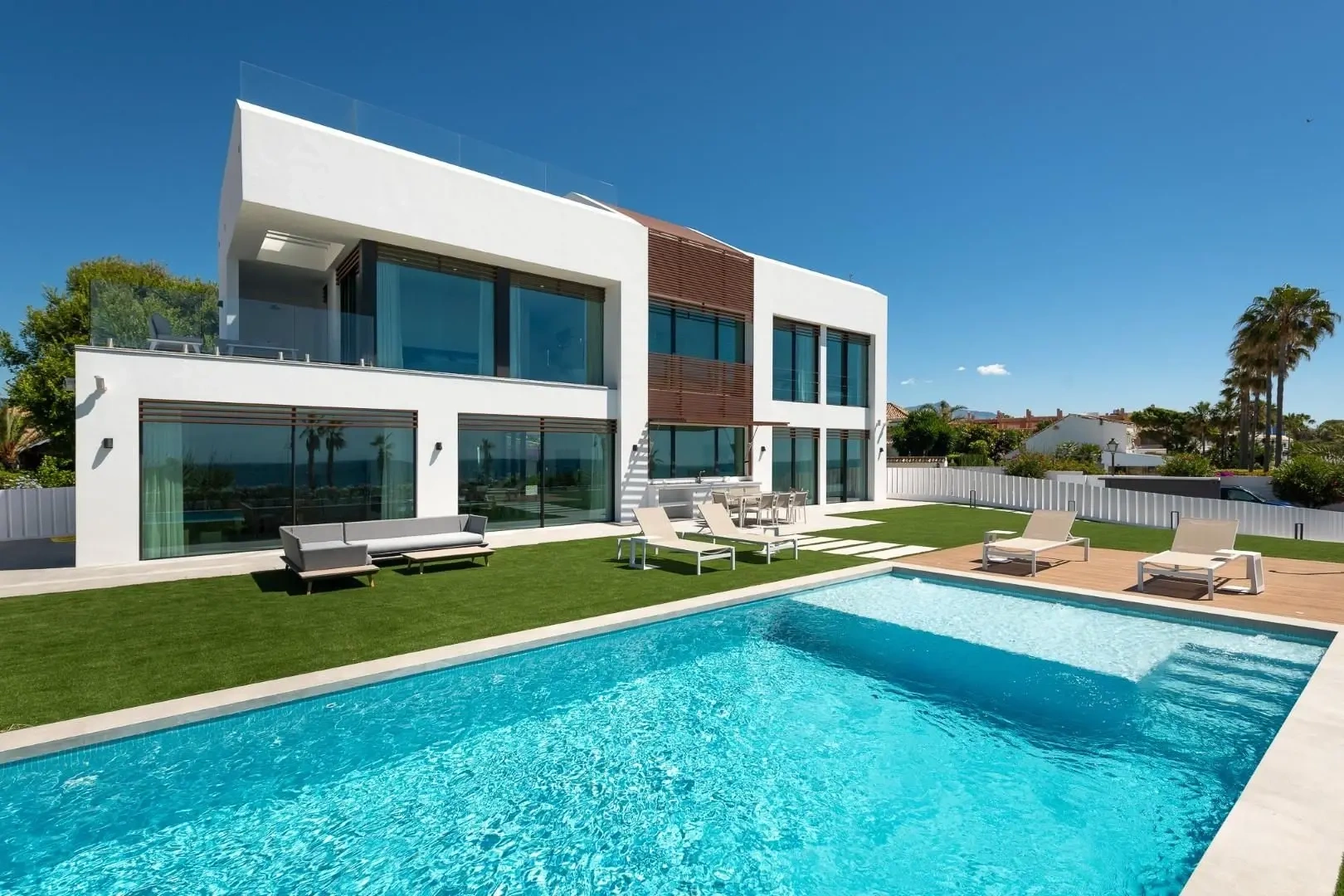 1 - vente villa pieds dans l'eau cancelada - costa del sol andalousie espagne