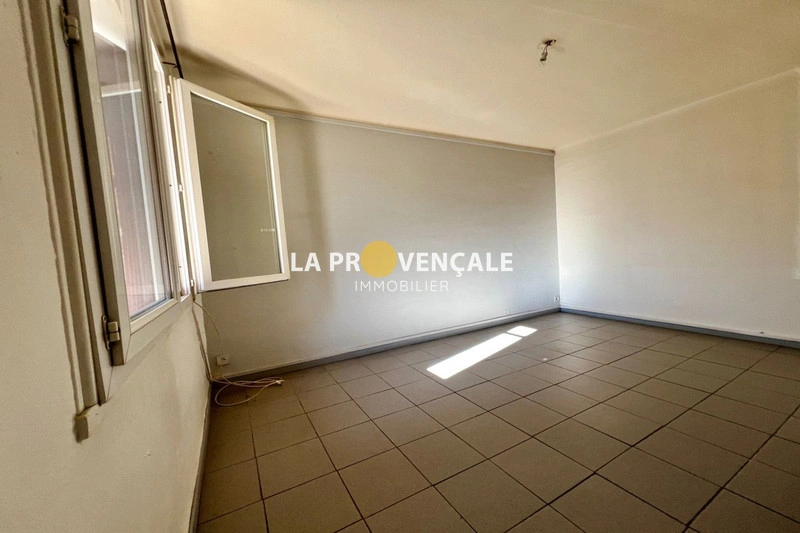 2 - house for sale in saint-savournin bouches-du-rhône france