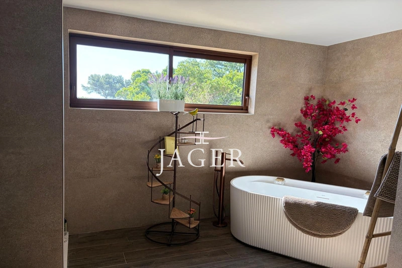 2 - sea view house for sale in saint-aygulf var france
