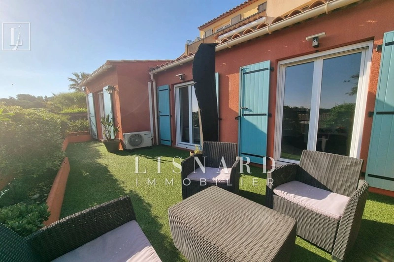 Casa vista al mar con piscina