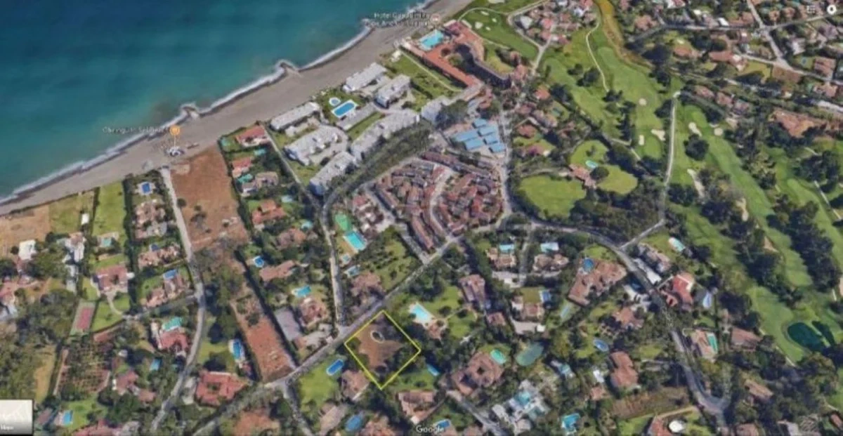 Terreno a pie de playa de 2 500 m²