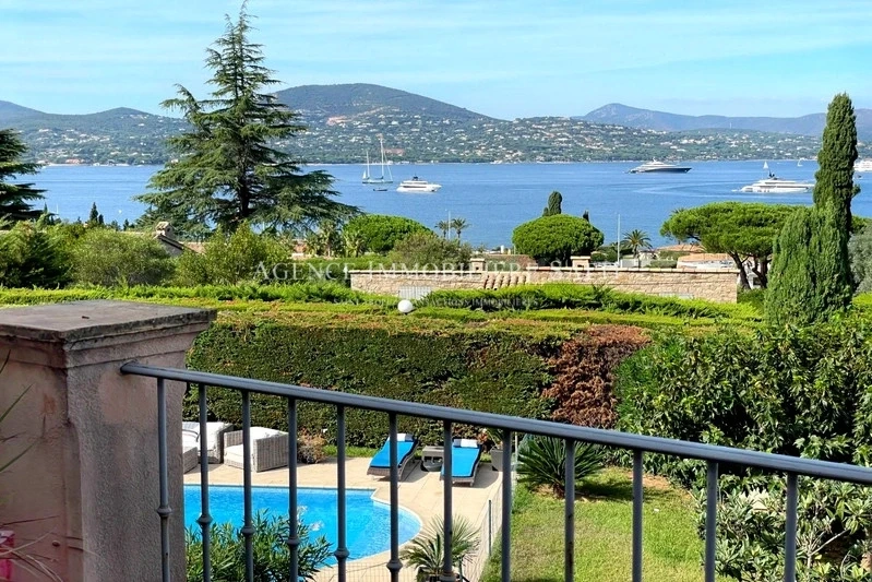 Casa vista al mar con piscina