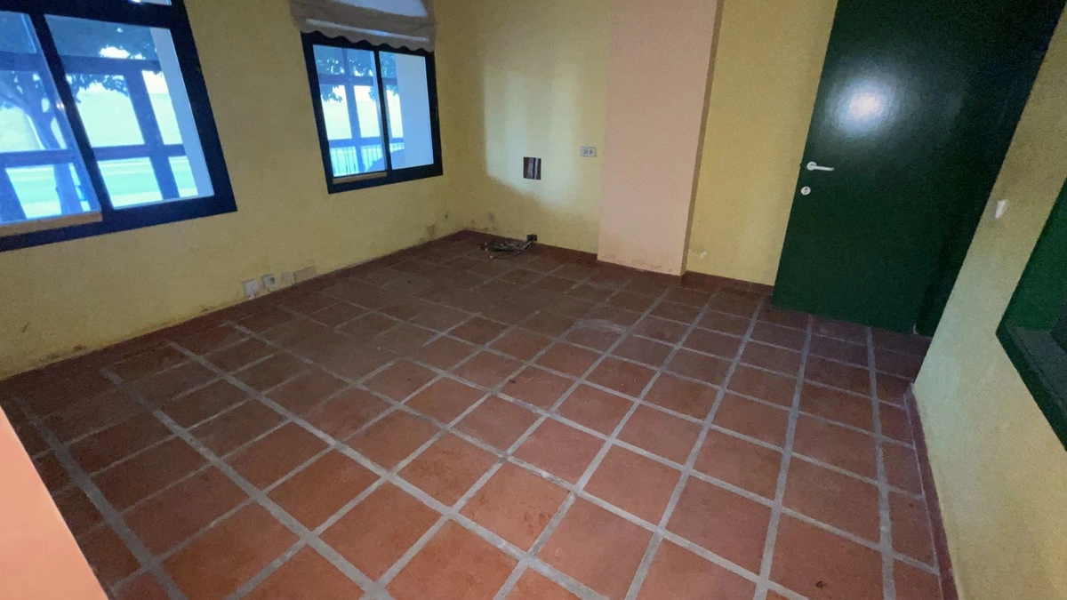 2 - venta comercio sotogrande andalucía españa
