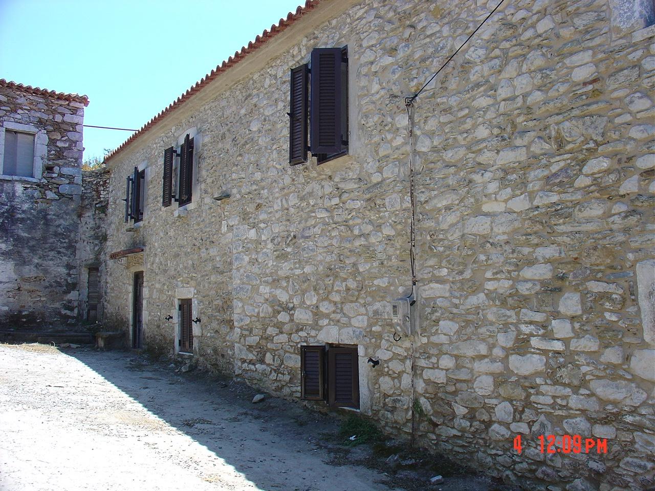2 - house for sale in nomitsís peloponnese greece