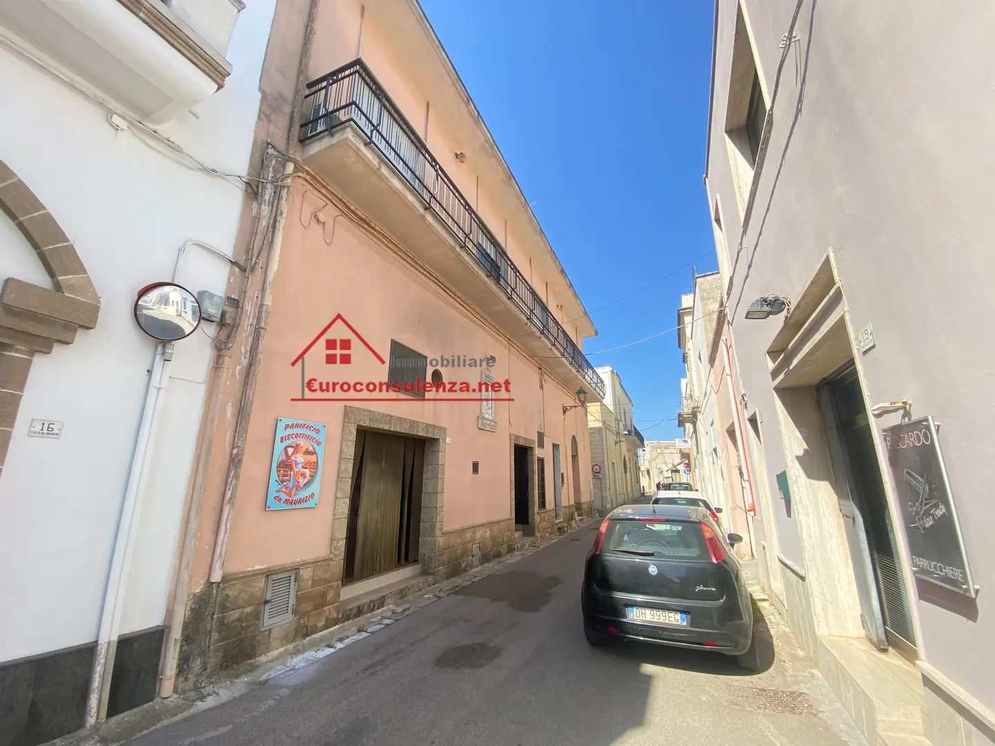 1 - venda espaço comercial melissano apulia itália
