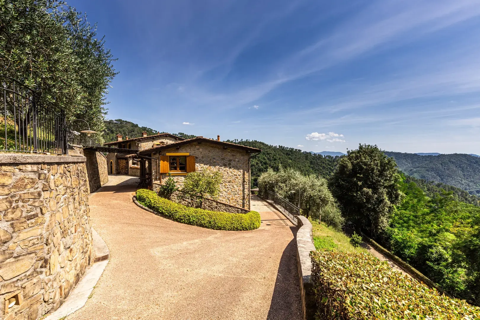 2 - vendita proprietà pescaglia toscana italia