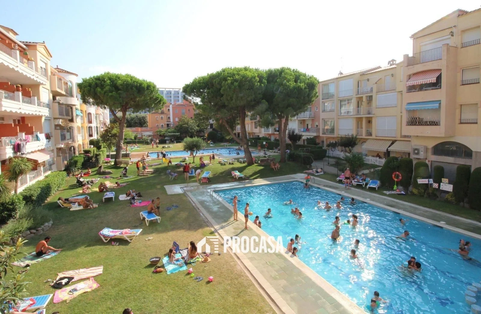 2 - verkoop appartement strand to voet empuriabrava catalonia spanje