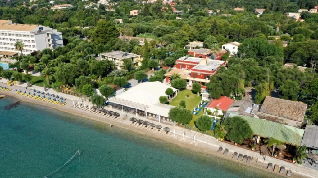 1 - vente propriété pieds dans l'eau dassia îles ioniennes grèce
