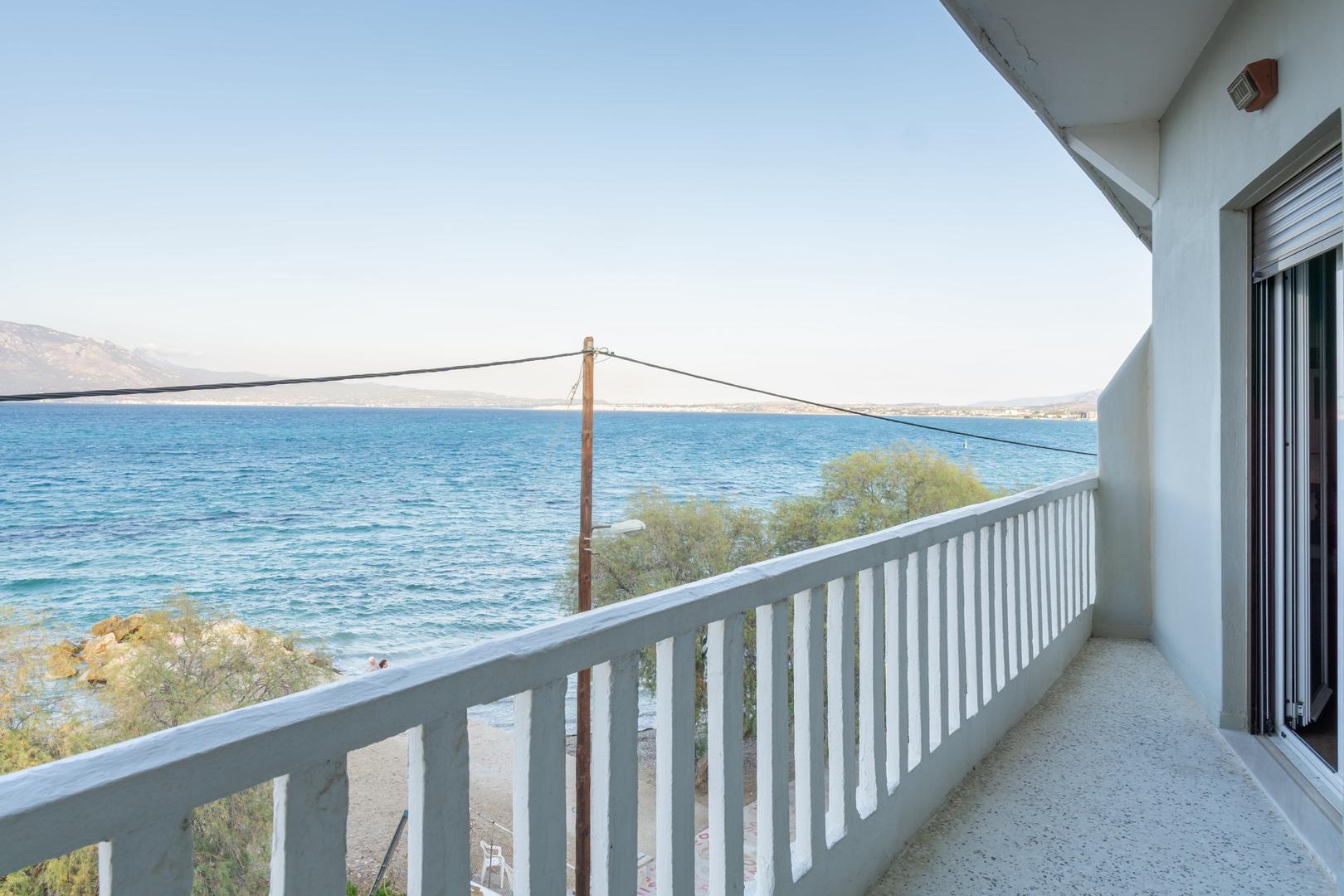 1 - vente appartement pieds dans l'eau perigiálion péloponnèse grèce