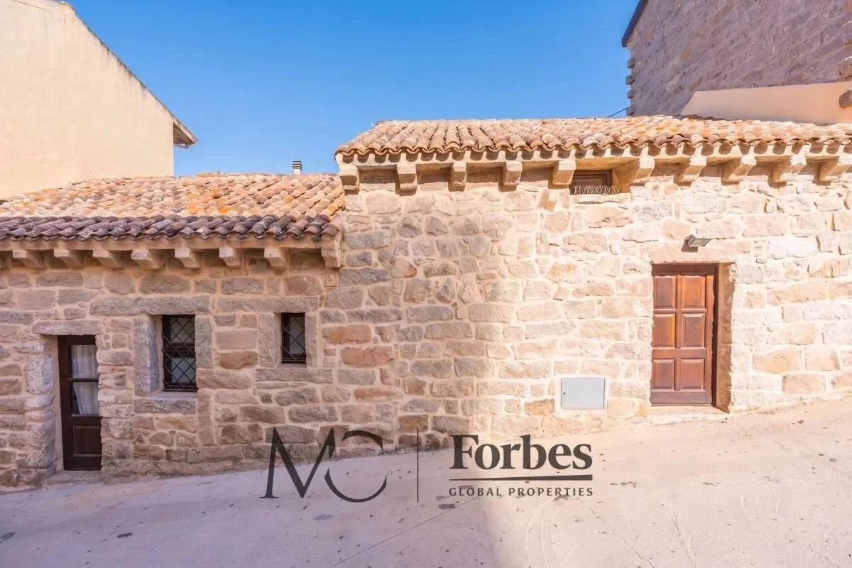 2 - house for sale in luras sardinia italy