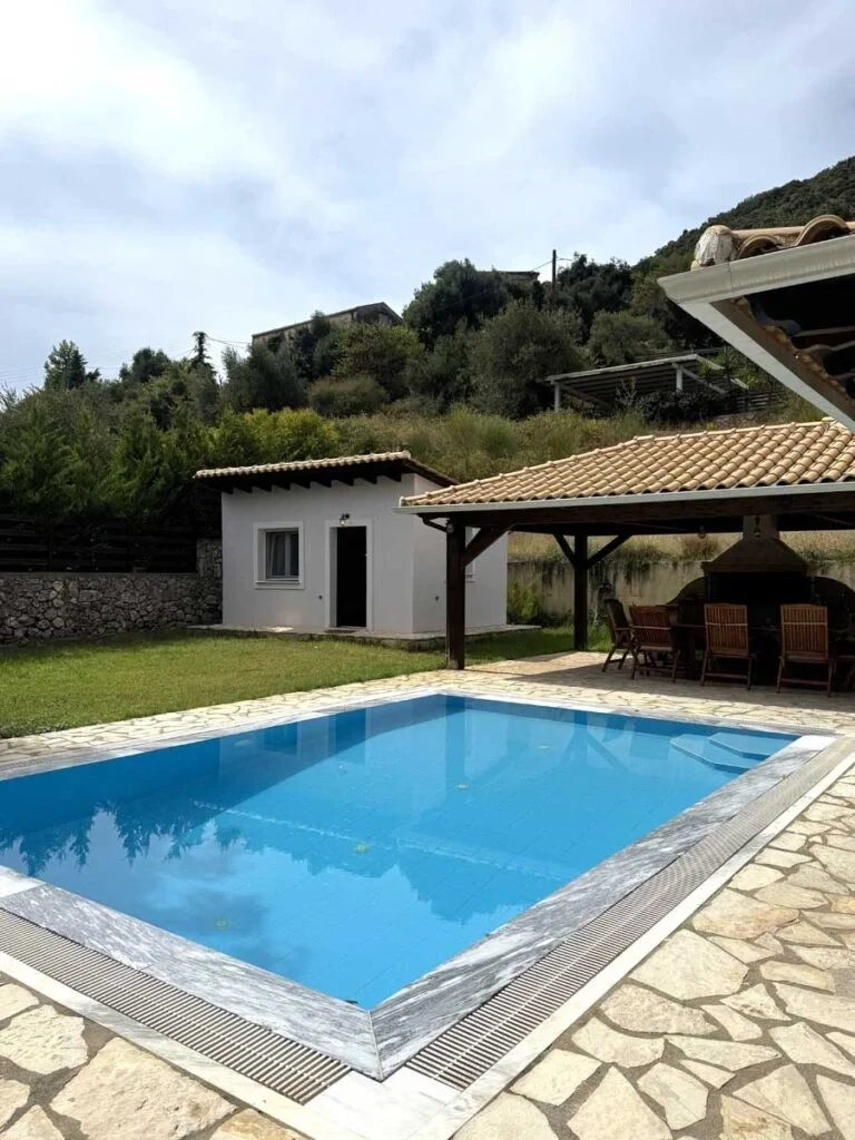 2 - vente villa pieds dans l'eau barbati îles ioniennes grèce