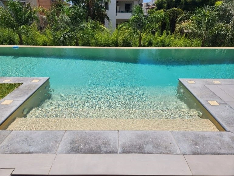 2 - venta casa a pie de playa varkiza ática grecia