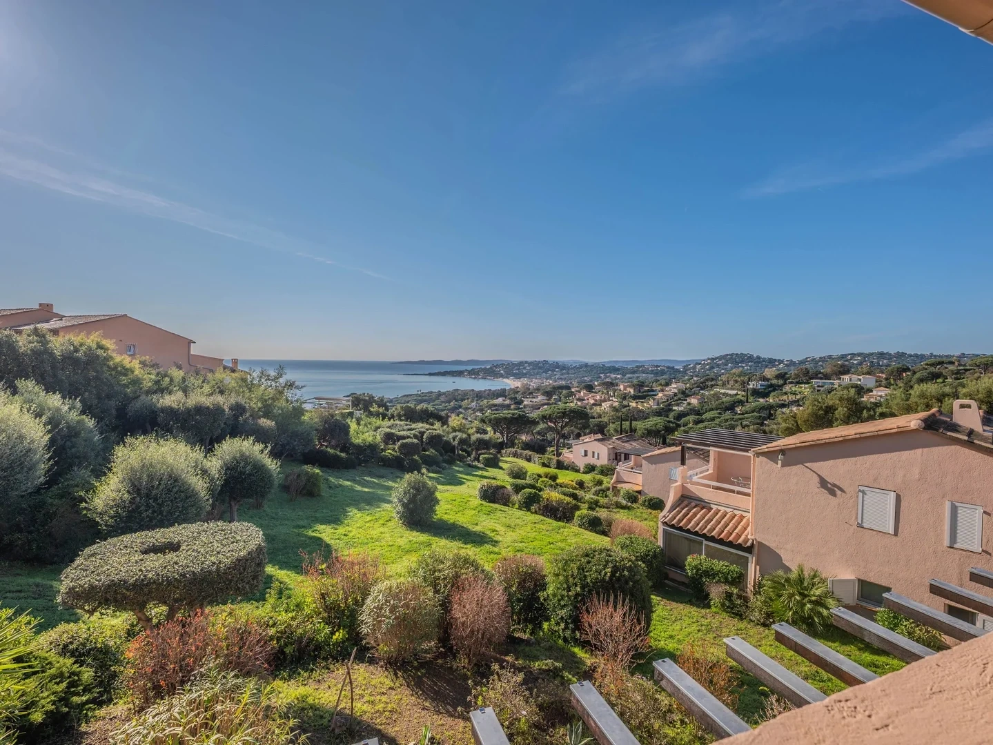 1 - verkoop appartement uitzicht op zee sainte-maxime var frankrijk