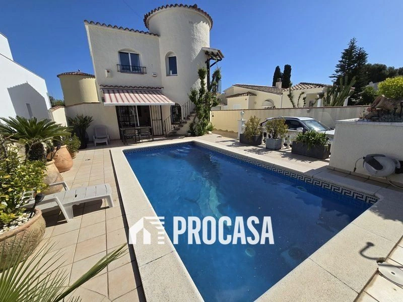 2 - house for sale in empuriabrava catalonia spain