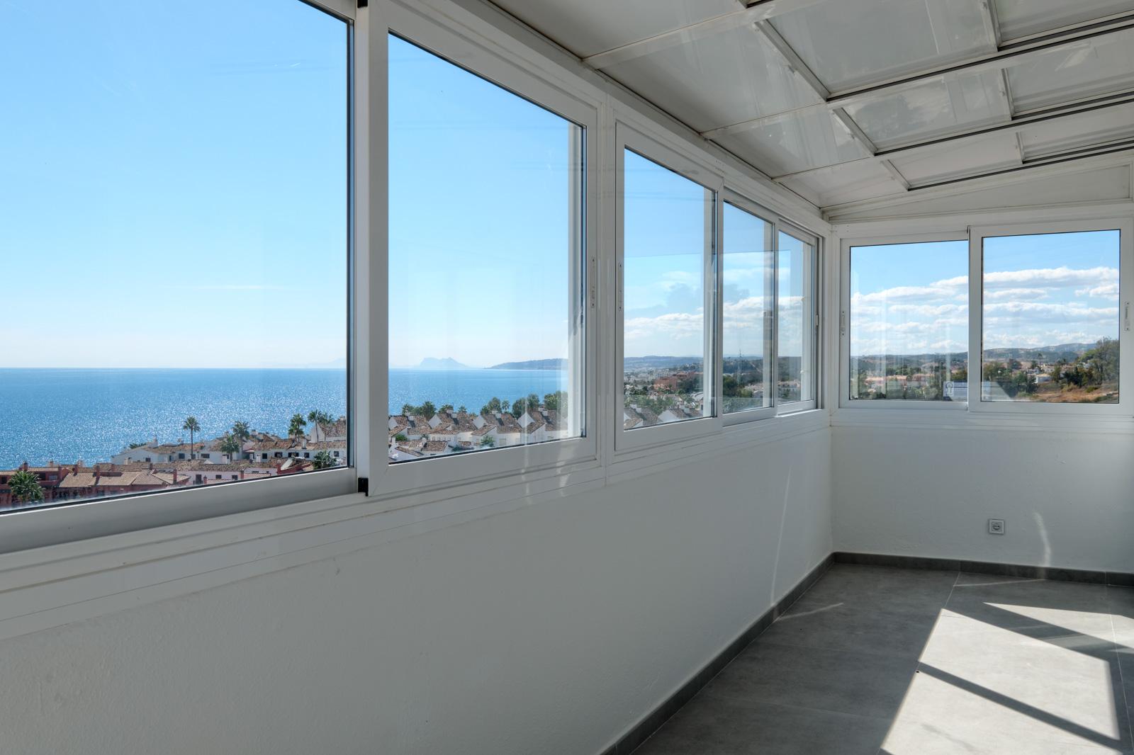 2 - verkauf wohnung direkt am wasser estepona - costa del sol andalusien spanien