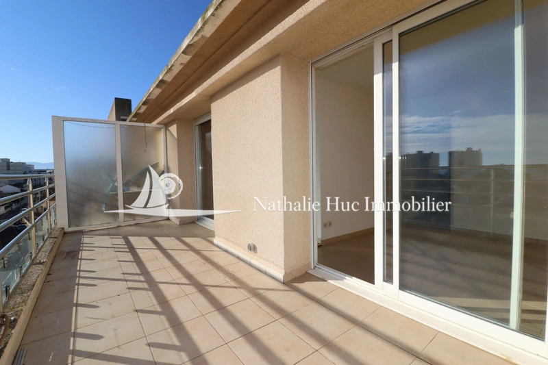 Apartamento a praia ao pé com terraco