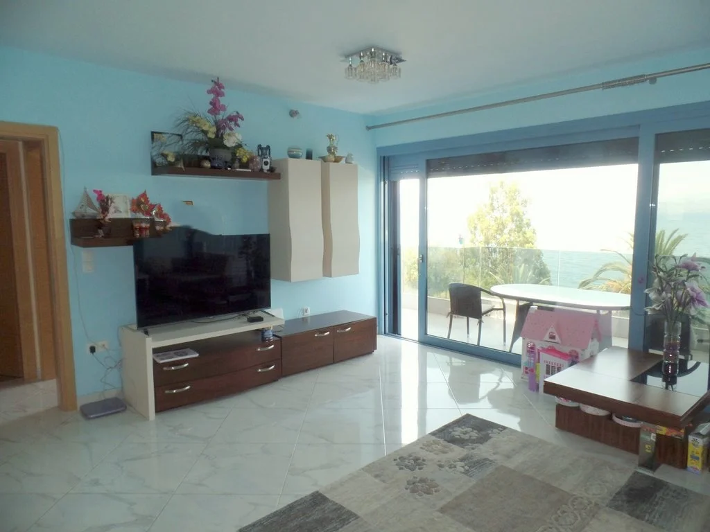 2 - venda apartamento frente ao mar loutráki peloponeso grécia