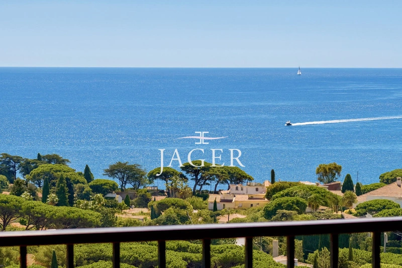 Casa vista al mar con piscina
