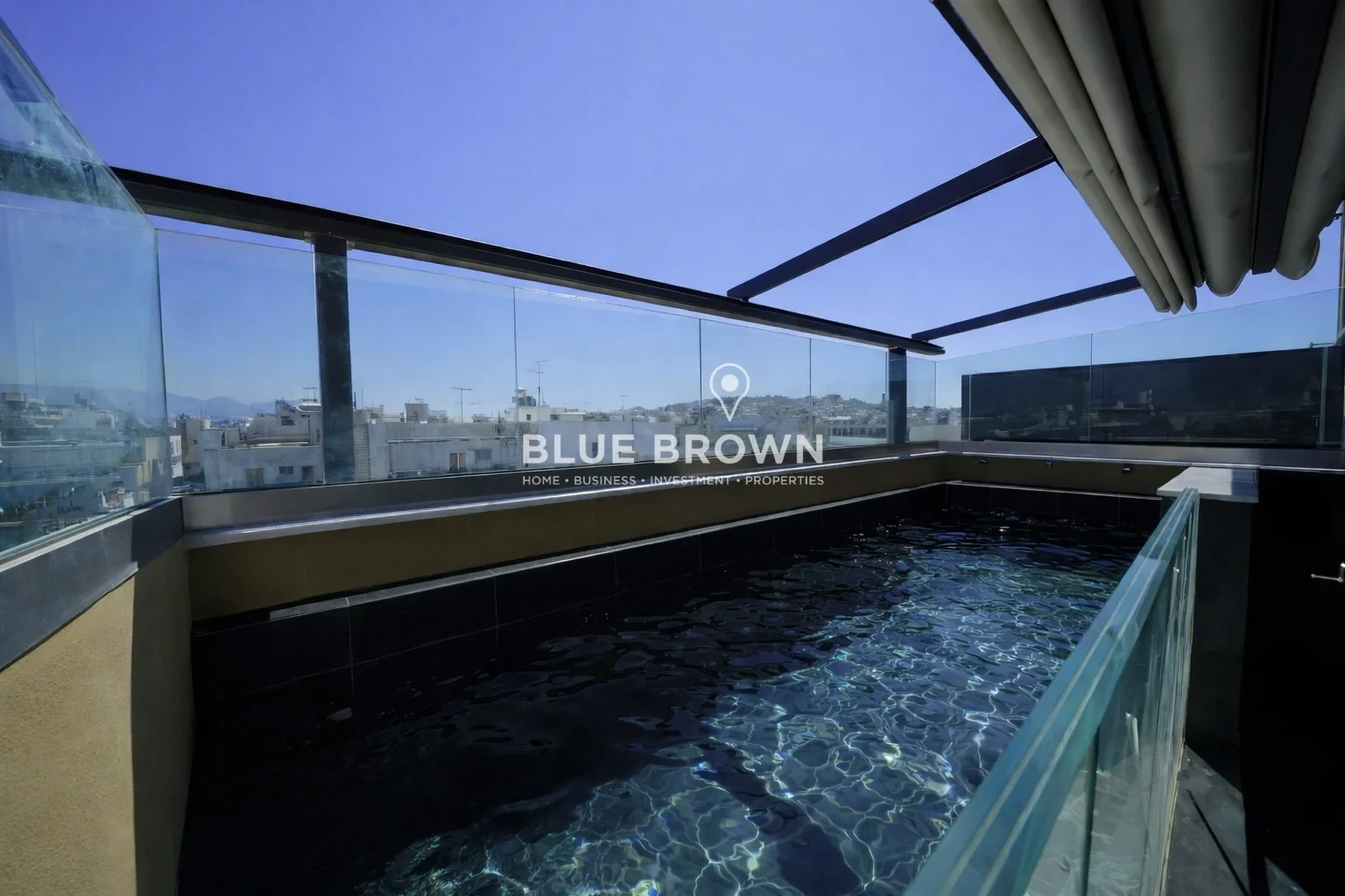 Edifício com piscina