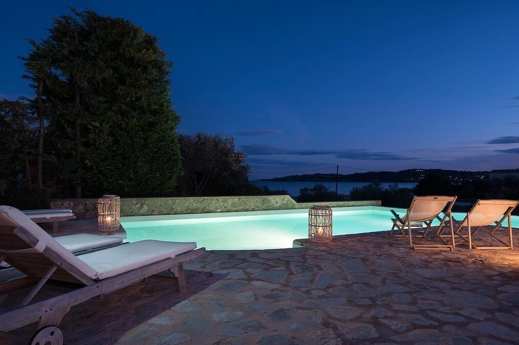 2 - venda casa frente ao mar porto cheli peloponeso grécia