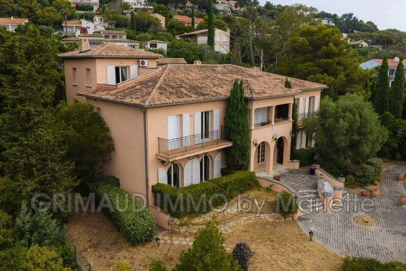 1 - beach walk house for sale in les issambres var france