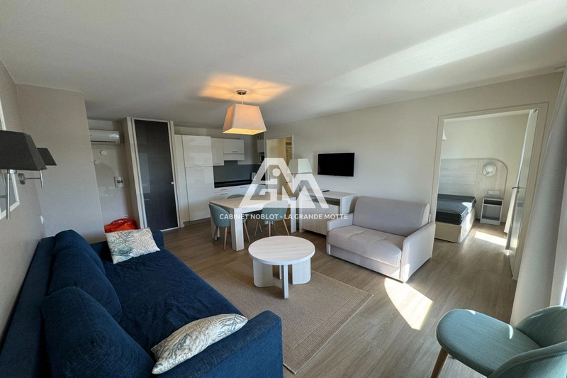 Apartamento a praia ao pé com terraco