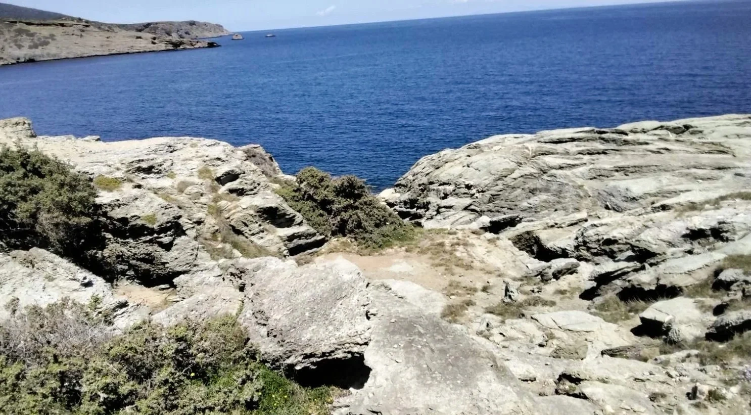 2 - vente terrain pieds dans l'eau tsakaíoi grèce centrale grèce