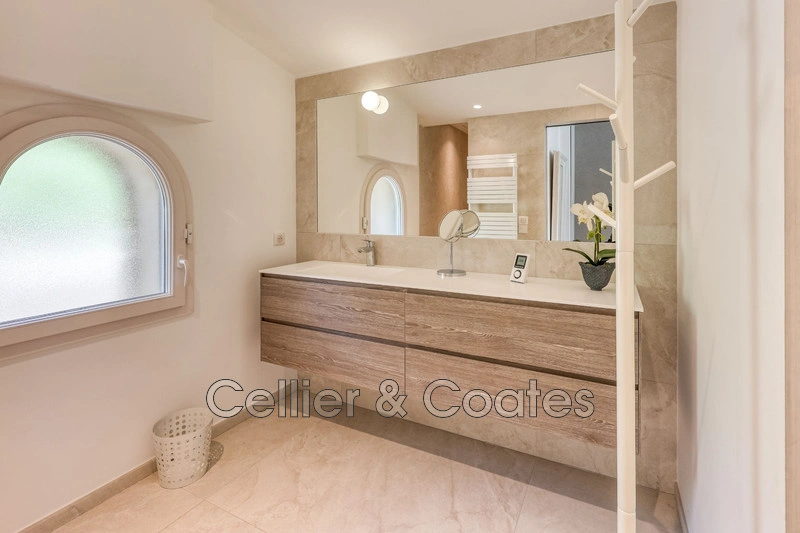 2 - sea view house for sale in bormes-les-mimosas var france