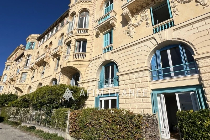 Apartamento vista al mar con terraza